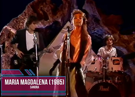Kadr z teledysku Sandry do (I'll Never Be) Maria Magdalena, grającego w tle przy utworze